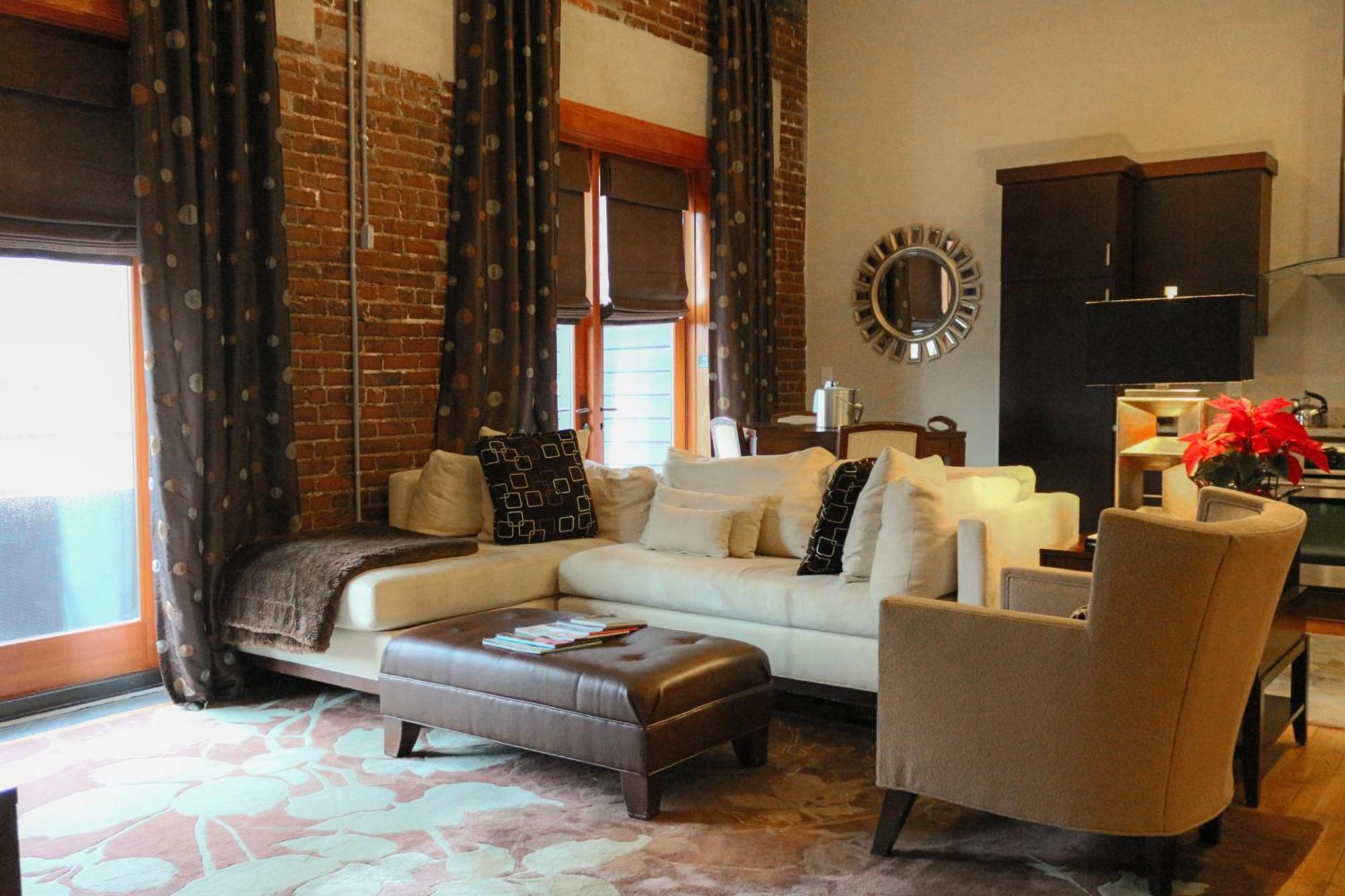 The Restoration Hotel Charleston Room photo